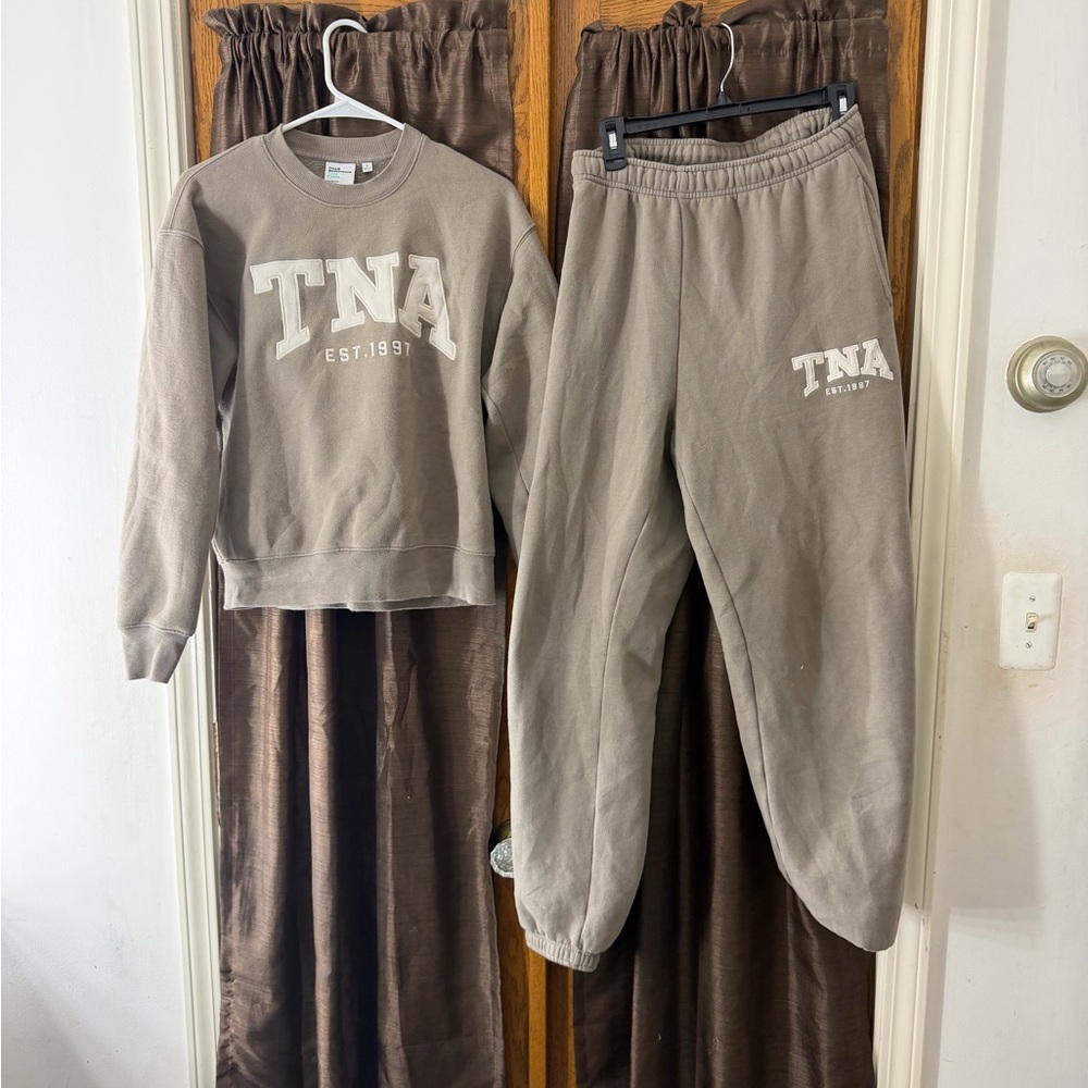 TNA aritiza Taupe mega fit joggers Sweatpants & cozy fit Sweatshirt Set tna sz S